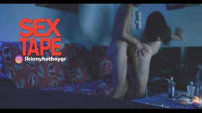 Ngoanana ea motle oa sekolo le mohlankana oa hae