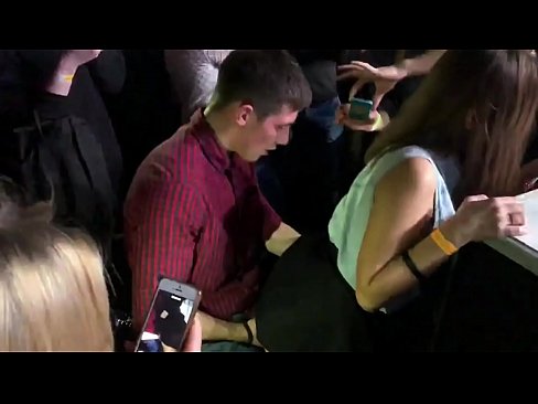 ❤️ Ho kopanela liphate ka 'nete ka har'a nightclub ea Russia. Ngoanana oa Russia ea lilemo li 18 ka har'a anus le botšehaling o ile a robala ka har'a nightclub ho rona st.liporno.ru ☑